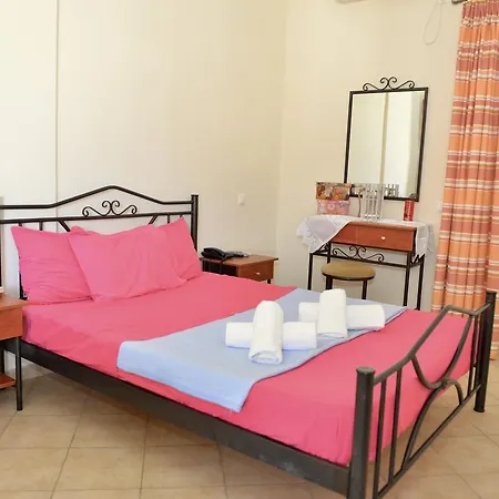 Ξενοδοχείο με διαμερίσματα Corali Georgiou 4*